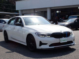 BMW在庫保有台数常時100台以上!ご来店の際はBMW本店(厚木市下荻野140-1)にご来店ください!弊社自慢の全天候型ショールーム!BMW在庫保有台数常時100台以上ございます!