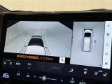 【パノラミックビューモニター】車を真上から見た状態をナビに映し出し、駐車時などをサポート☆クルマの斜め後ろなど、目が届きにくい箇所も確認できるため、いち早く障害物に気が付くことができます!