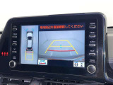 バックモニター付なので後退時に後方が見えるので安心。 車は構造上、死角がたくさんなので万が一を考えると必須ですね。 あくまで補助の為の装備、バックは目視で確認する事が重要ですよ。