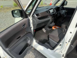 運転席やダッシュボード周りを含む内装は全体的に清潔感が保たれております