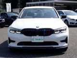 BMW在庫保有台数常時100台以上!ご来店の際はBMW本店(厚木市下荻野140-1)にご来店ください!弊社自慢の全天候型ショールーム!BMW在庫保有台数常時100台以上ございます!