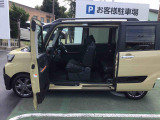 お支払い総額は、千葉県内でのお乗り出し価格になります(車庫証明取得費用・希望ナンバー・オプション費用は含まれておりません)。千葉県外のお客様には+11,000円別途