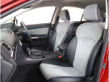 ゆったり座れて、長時間の運転も疲れにくいフロントシート!ホールド性も良く運転に集中できるシートです!!また、電動パワーシートですので着座位置も正確に合わせることが出来ます!!