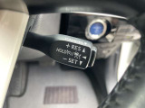 【クルーズコントロール】 長距離の高速道路走行でアクセルペダルから足を離せて設定した速度を一定に保つことができます。