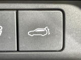 【電動リアゲート】荷物を抱えた状態でもリアゲートの開閉が可能です!お買い物時やアウトドアの際に役立ちますね。