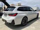 BMWのお車は、&ldquo;駆け抜ける歓び&rdquo;を体現しております。走行の安定性とコーナリングの良さを追求し、思い通りにハンドルの操作可能です。
