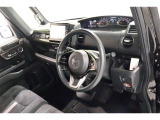 運転席周りは遊びにも通勤にも普段のお買い物にもピッタリ。日々のドライブに居心地のよいレイアウトです。