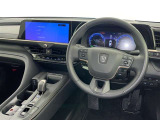 上質で落ち着いた印象のインパネ。視界も広々で運転しやすいです。