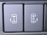 両側電動スライドドアを装備しております。