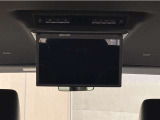 &rdquo;お子様がご機嫌斜めな時は後席モニターの出番!お気に入りのDVDを流せば渋滞や長距離移動もみんな快適♪もちろん、お子様だけでなく大人グループでお出かけの時にも◎後部座席に乗る人も退屈せずに過ごせます!