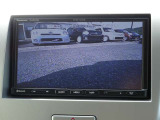 バックカメラ付です。後退時に後方を確認しやすくなっております!!