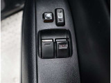 パワーウィンドウ装備!ドアの内張りにある昇降スイッチで、電動で窓の開閉ができます♪やっぱりあると便利な装備ですね♪