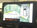 【パノラミックビューモニター】専用のカメラにより、上から見下ろしたような視点で360度クルマの周囲を確認することができます☆死角部分も確認しやすく、狭い場所での切り返しや駐車もスムーズに行えます。