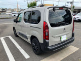 リアにもコーナーセンサー付きですので駐車も安心です。