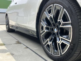 BMW純正アルミホイールです。納車時にはアルミホイールコーティングも承っております!是非ご検討下さいませ。