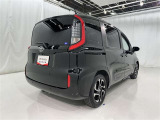 広々とした車内空間に優れた燃費性能。更にデザインも上質で人気のお車です!
