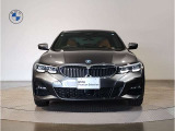 【キドニーグリル】BMWは約90年もの間、ほぼ全ての車両にひと目でBMWだと分かるこの特徴的なフロントグリルが備えられ、デザイン・アイコンとして親しまれてきました。