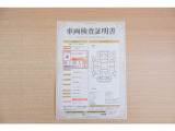 【車両検査証明書】店頭にて、クルマの状態が一目で分かる査証明書を公開中。トヨタ認定検査員が厳しく検査し、状態を点数と図解で表示しています。修復歴はもちろん、傷やヘコミの箇所や程度がご確認いただけます。