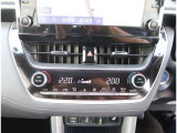 【オートエアコン】1年中快適な室内を提供!車内温度を設定すると、風量を自動で調整してくれます。