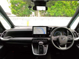見通しのよいすっきりとした視界で、誰でも運転しやすいです。運転のしやすさは疲れにくさにも繋がりますよ♪