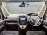 全方位で視界が広い、気持ちがよくて運転がしやすいインテリア