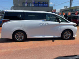 ご成約のおクルマ全て、エンジンオイルを交換してご納車させていただきます!また、点検時に消耗品の状態確認も行い必要に応じて新品交換させていただきます!