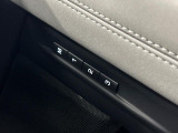 メモリー機能付きパワーシートを装備!3名様分のポジションを記憶でき、誰が乗っても元のポジションにボタン一つで戻せるため、毎回、シートを調整する手間が省くことができます。