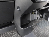 センターロアコンソールボックス。