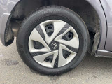 【純正ホイール】純正設計ならではの美しいデザインと精密な仕上げで、車両全体のスタイリングを引き立てます。