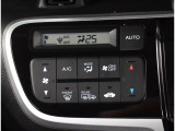 一定の温度設定が可能なオートエアコンです!