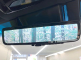 【デジタルインナーミラー】後席の大きな荷物や同乗者で後方が確認しづらい時でも安心!カメラが撮影した車両後方の映像をルームミラー内に表示。クリアな視界で状況の確認が可能です!