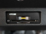 ETCなら高速道路をスイスイと通過!!クルマは料金所をノンストップで通過することができます!