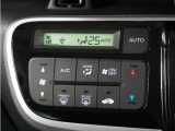 フルオートエアコン搭載。好みの温度に設定するだけで、風向や風量を自動でコントロール!いつでも快適な車内環境に。