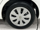 タイヤサイズは175/65R15!納車前の点検時にタイヤ交換させていただきます!スチールホイールに錆が、ホイールキャップに傷があります。
