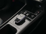 【オートブレーキホールド】渋滞時や信号待ちでブレーキを放しても停車してくれるオートブレーキホールド機能付きです。しっかりと確認してブレーキは離しましょう。