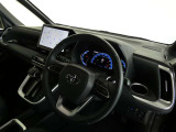 高級感のある運転席回り♪乗っていて落ち着けるデザインです。もちろん使い勝手もとても良いです。