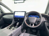 運転席まわりです。 各操作スイッチは使いやすい位置に配置されてます。
