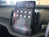 Androidを搭載しており、Playストアからアプリを追加できます 好みのナビゲーションアプリをインストールするなど自由度があります