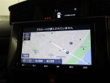 純正ナビを装備。タッチパネル式で使いやすく、お出かけもラクラクです。