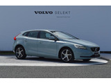 V40の特徴でもある流線型のボディーラインは軽快な走りを予感させます。