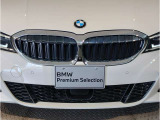 【キドニーグリル】BMWは約90年もの間、ほぼ全ての車両にひと目でBMWだと分かるこの特徴的なフロントグリルが備えられ、デザイン・アイコンとして親しまれてきました。