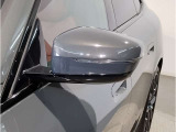 【BMWミラー】視認性の高いスタイリッシュなミラー。自動防眩機能も付いており夜間のドライビングをサポートします。