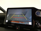 車庫入れや駐車で威力を発揮するのがバックモニター!ナビディスプレイに後ろの様子が映し出されるから安心です。