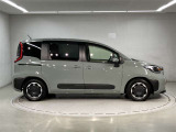 「こんな車屋さんがあるんだ!」、「おもしろい!」と感じていただけましたら、私どもも大変うれしく思います。ご来店のご感想、お待ちしております。