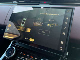 【パークアシスト】高度なインテリジェンスを備えたシステムが、縦列駐車や並列駐車をスムーズに行います。駐車可能なスペースを自動的に検出します。