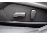 助手席パワーシート 電動シート採用で細かい微調整ができ,最適なポジションに合わせることで疲労軽減につながります