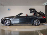 【拘りのFR】BMWが多く採用するFR車。ダイレクトでスポーティな加速感・シャープなハンドリングを実現。縦置きエンジンレイアウトにより、フラットで上質な乗り味です。