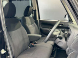 ゆったりとした運転席廻りです。