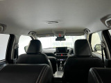 車内は明るくて見通しが良く、初めての方でも運転しやすい印象です。