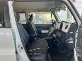 運転席の足元は広々としており、座席は大きく前後にスライド出来るので自分に合ったポジションで運転する事が出来ます。アクセルやブレーキにクセもなくとても運転のしやすい車両です。